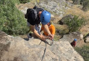 Queda inaugurada la primera vía ferrata de Madrid en el Cerro Almodón