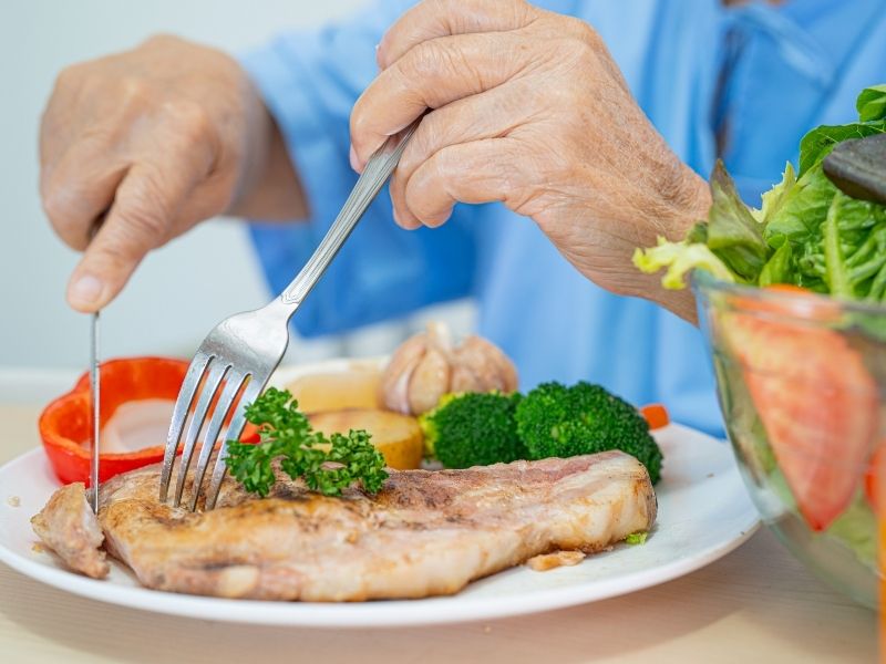El Ayuntamiento de Coslada pone en marcha un nuevo servicio municipal de comida a domicilio