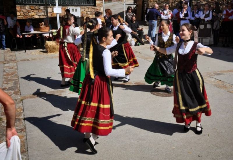 Alcalá de Henares celebrará un multitudinario baile colectivo de jotas durante las fiestas del Val