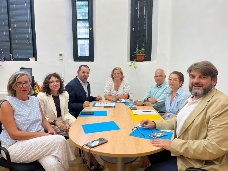 La periodista gastronómica María Zarzalejos recibe el Premio Cervantes Gastronómico