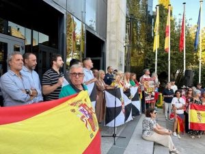Más de 1.200 vecinos de Collado Villalba se concentran en solidaridad con Ceuta